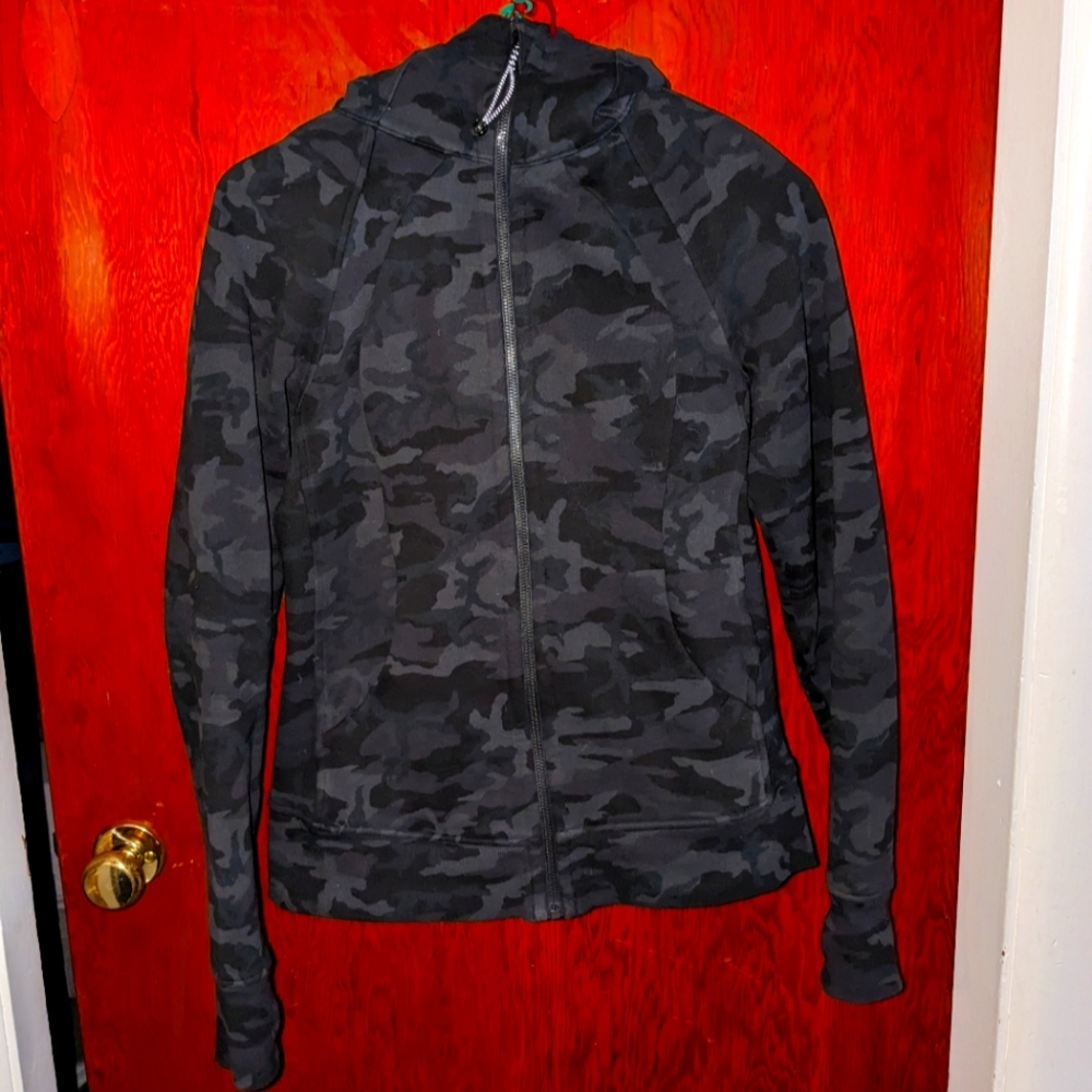 Lululemon size 6 camo scuba hoodie